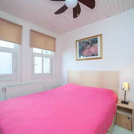 Newly-renovated 3-br, Lr, 2 Ac اسطنبول